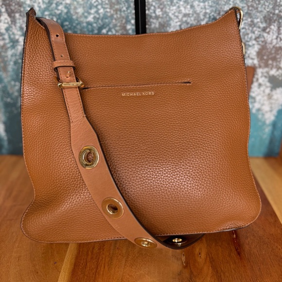 MICHAEL Michael Kors Handbags - Michael Kors Boho Quiet Luxury Sullivan Leather Crossbody Luggage Brown (GUC)